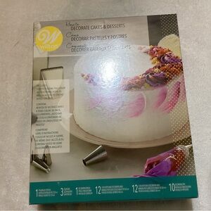 Decorating kit for baking